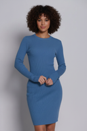 Μπλε φόρεμα - μπροστά με χέρια