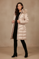 Μπεζ μπουφάν - Ρεαλιστική πλάγια